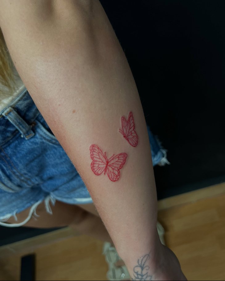 Mariposas en tinta roja