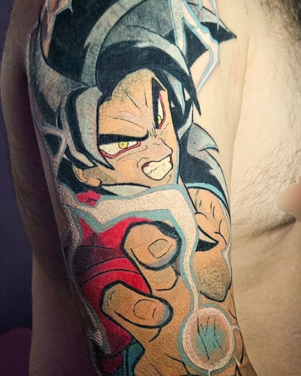 Personaje anime a color en el brazo